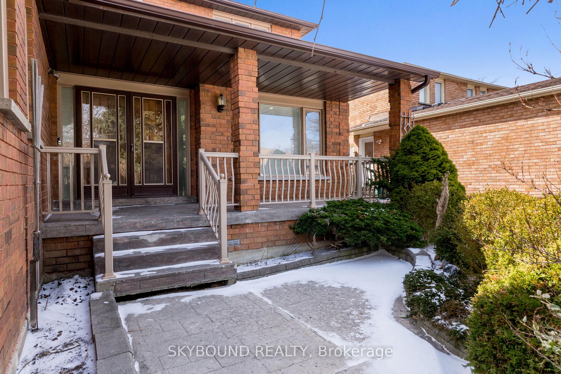 Photo 2 of 108 Zinnia Place, Vaughan, West Woodbridge — HOMEH