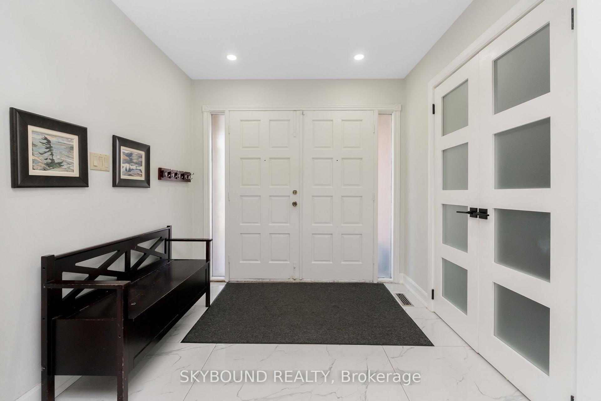 Photo 3 of 108 Zinnia Place, Vaughan, West Woodbridge — HOMEH