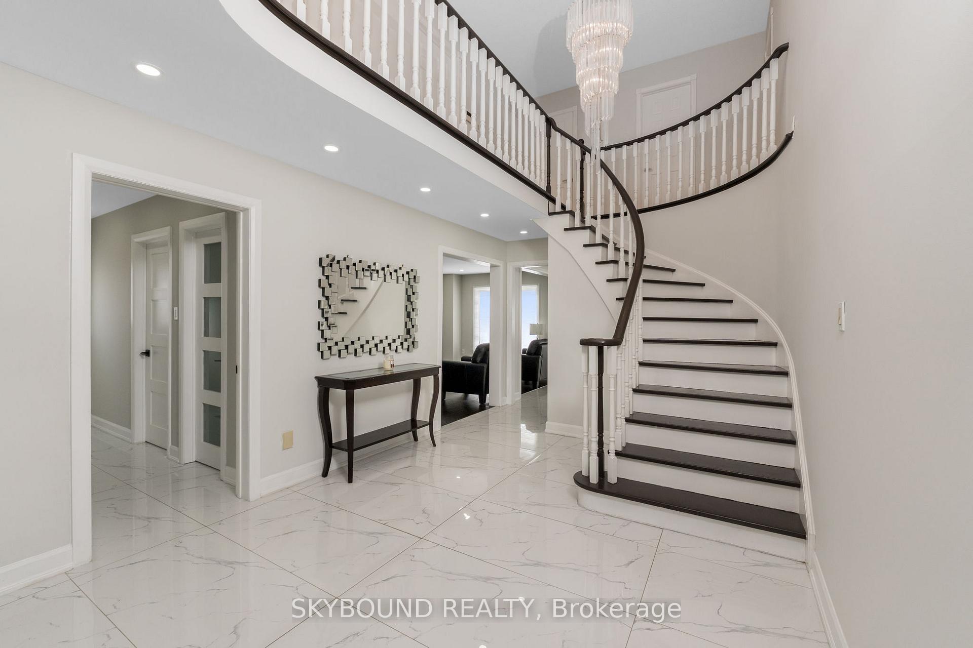 Photo 4 of 108 Zinnia Place, Vaughan, West Woodbridge — HOMEH