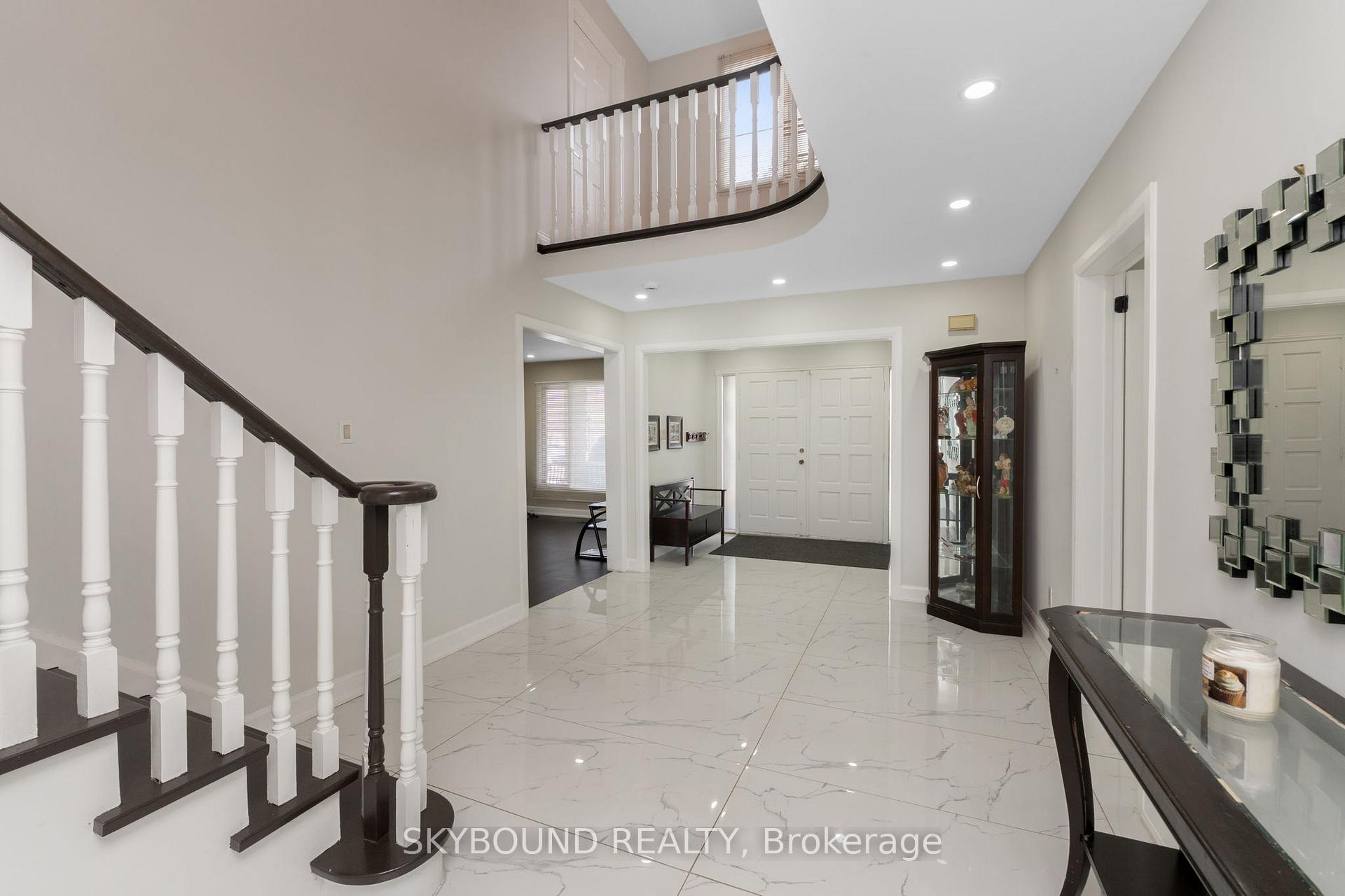 Photo 5 of 108 Zinnia Place, Vaughan, West Woodbridge — HOMEH