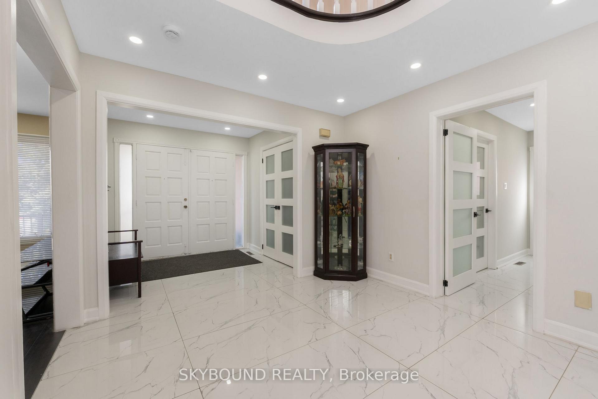 Photo 6 of 108 Zinnia Place, Vaughan, West Woodbridge — HOMEH