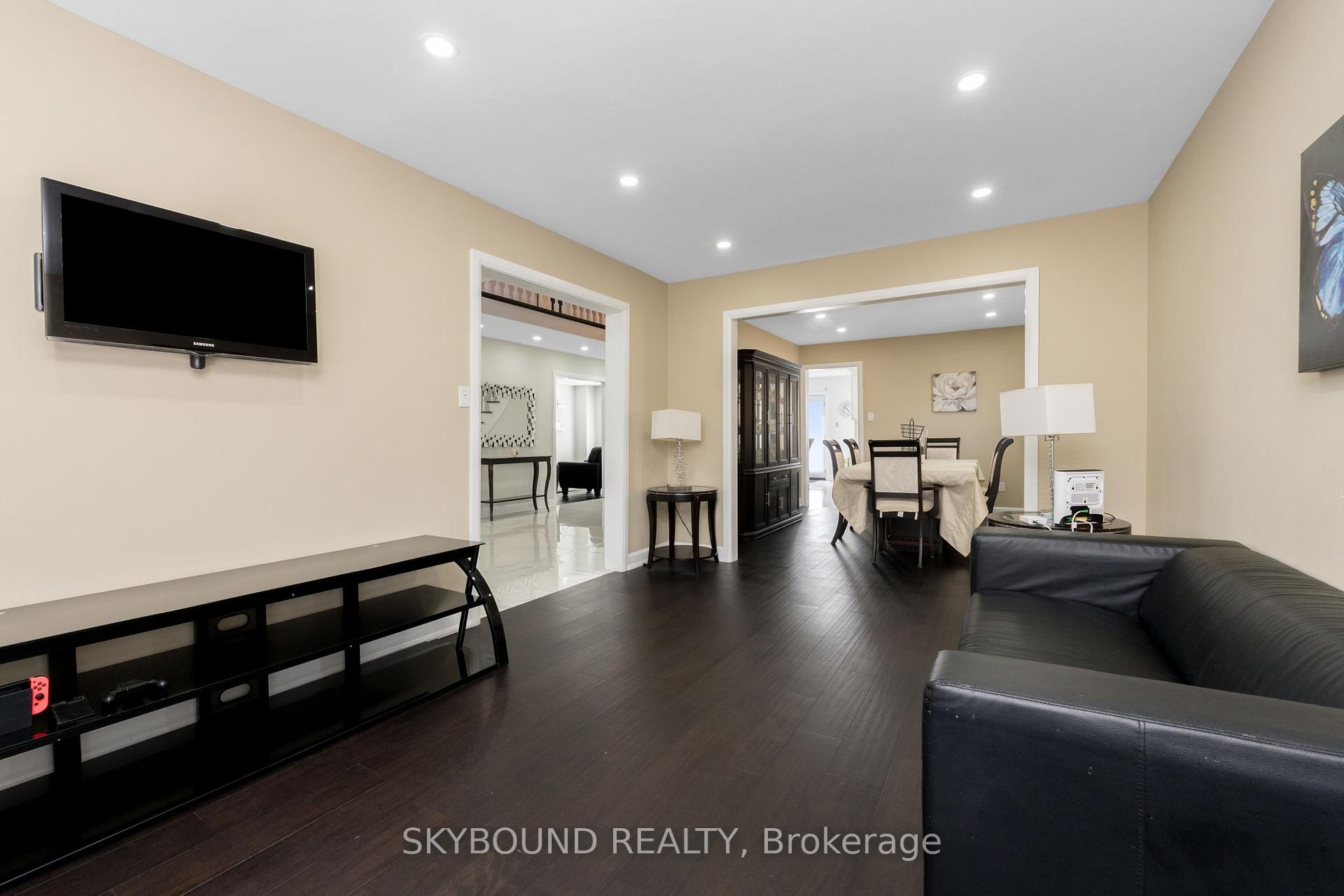 Photo 7 of 108 Zinnia Place, Vaughan, West Woodbridge — HOMEH