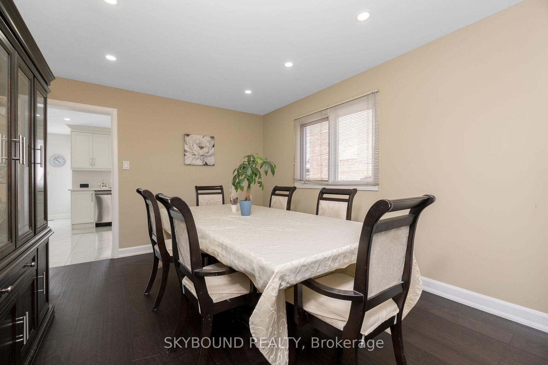 Photo 8 of 108 Zinnia Place, Vaughan, West Woodbridge — HOMEH