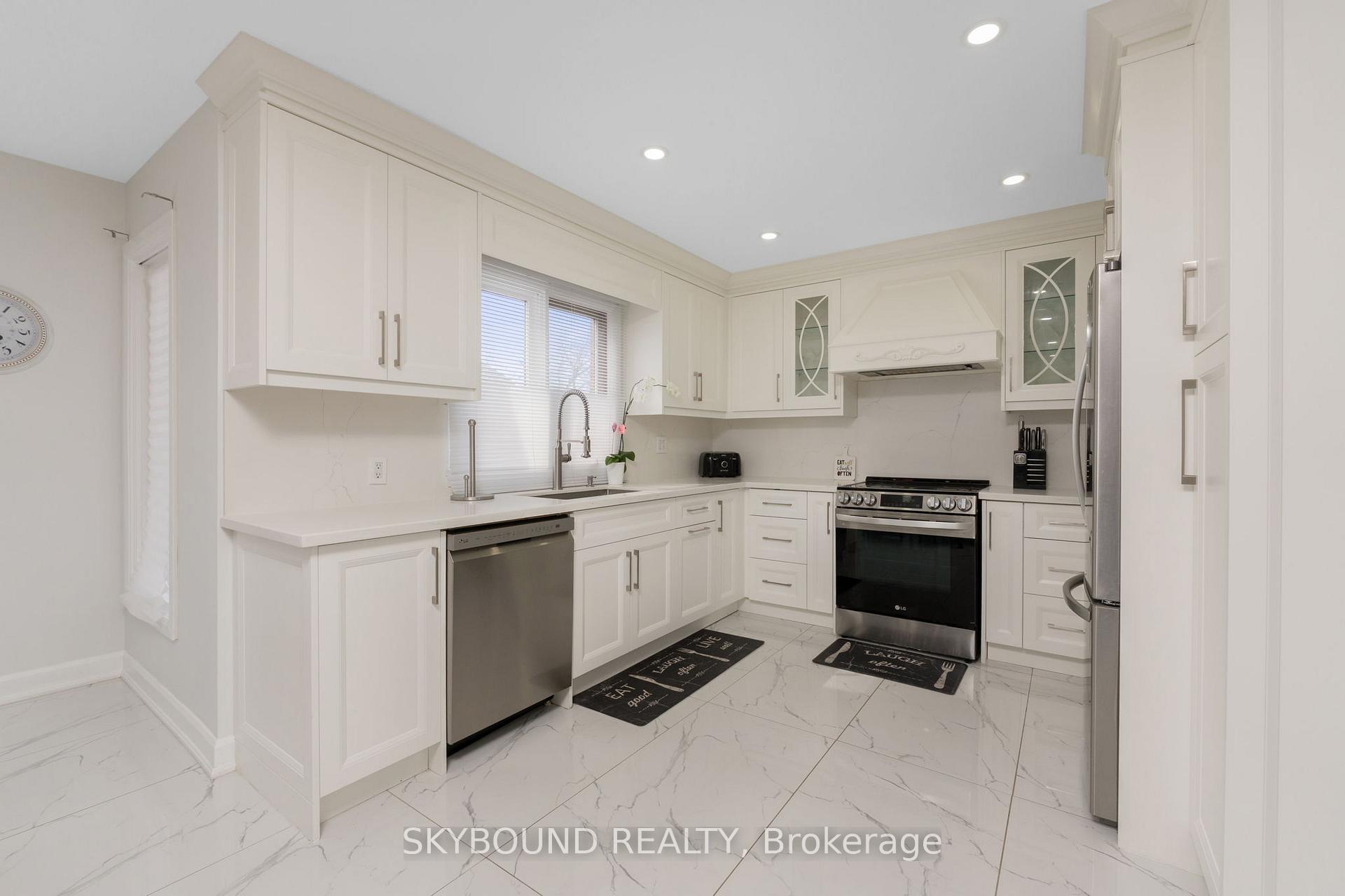 Photo 9 of 108 Zinnia Place, Vaughan, West Woodbridge — HOMEH