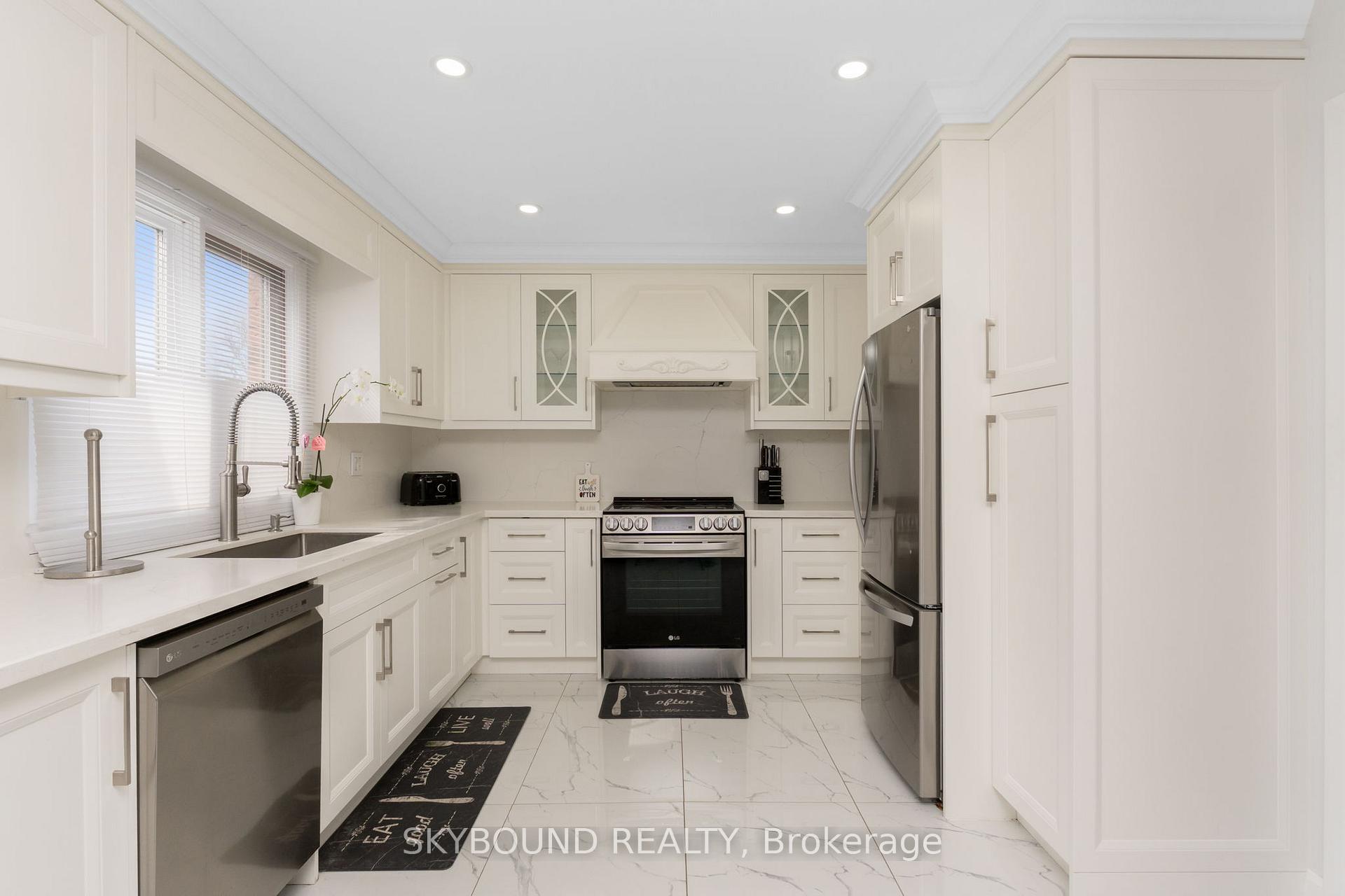 Photo 10 of 108 Zinnia Place, Vaughan, West Woodbridge — HOMEH