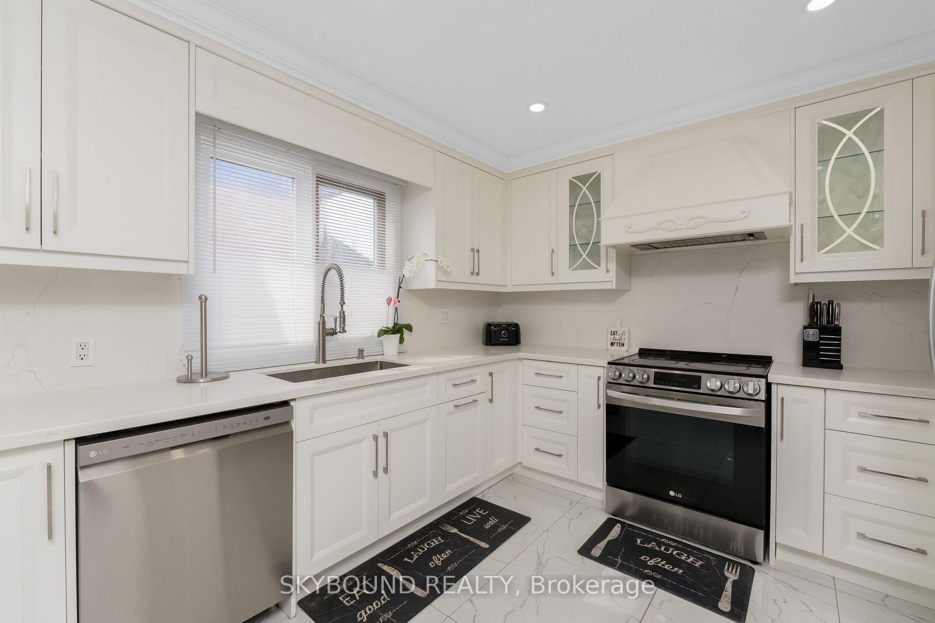 Photo 11 of 108 Zinnia Place, Vaughan, West Woodbridge — HOMEH