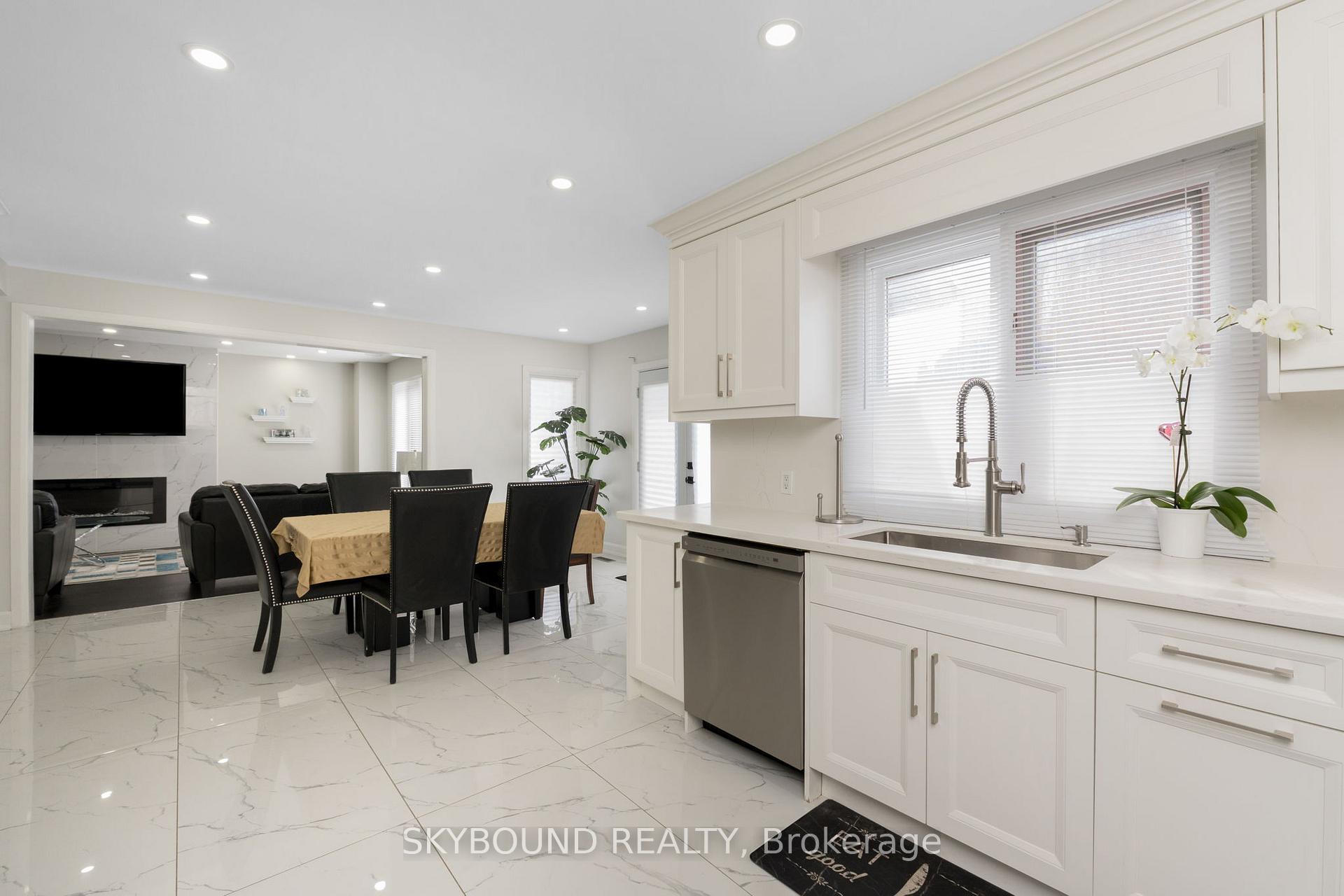 Photo 13 of 108 Zinnia Place, Vaughan, West Woodbridge — HOMEH