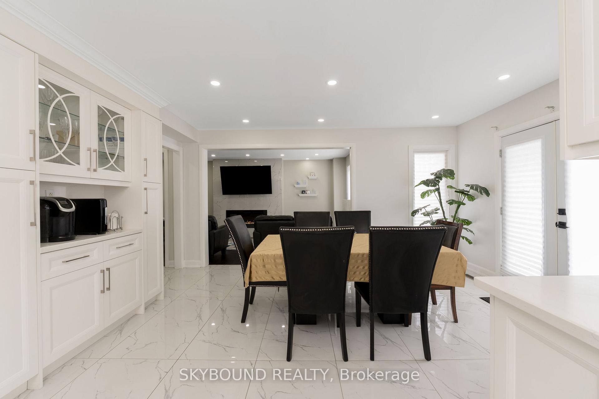 Photo 14 of 108 Zinnia Place, Vaughan, West Woodbridge — HOMEH