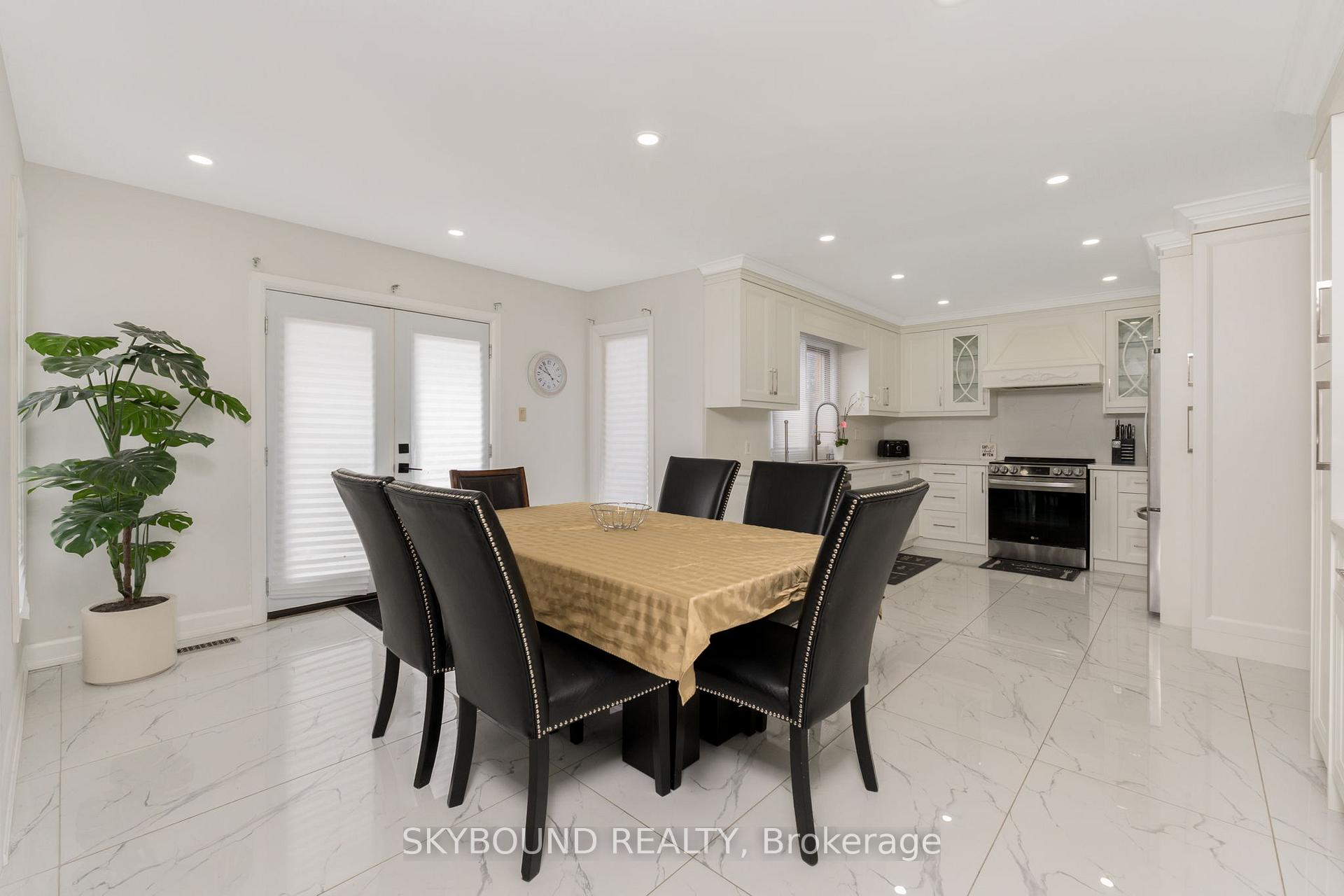 Photo 16 of 108 Zinnia Place, Vaughan, West Woodbridge — HOMEH