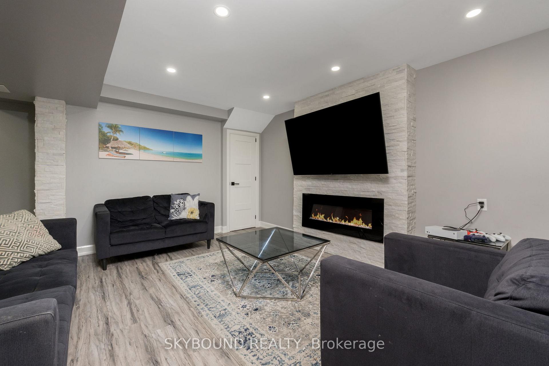 Photo 32 of 108 Zinnia Place, Vaughan, West Woodbridge — HOMEH