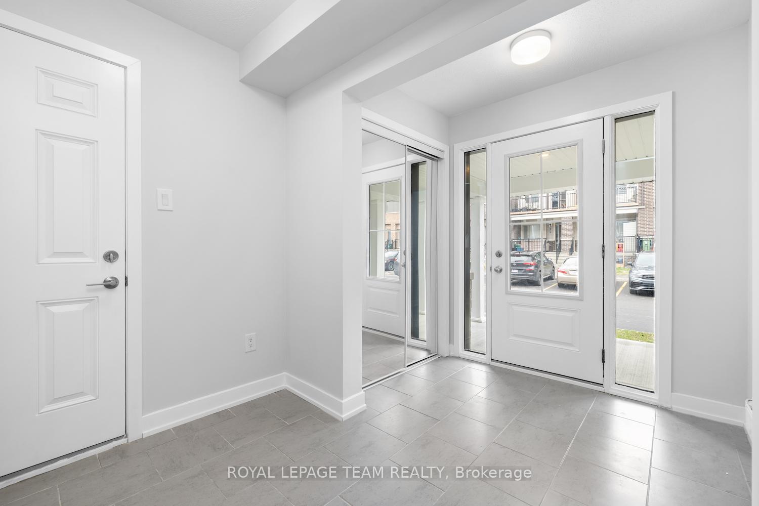 Photo 2 of 142 Anthracite Private, Ottawa, Barrhaven - Heritage Park — HOMEH