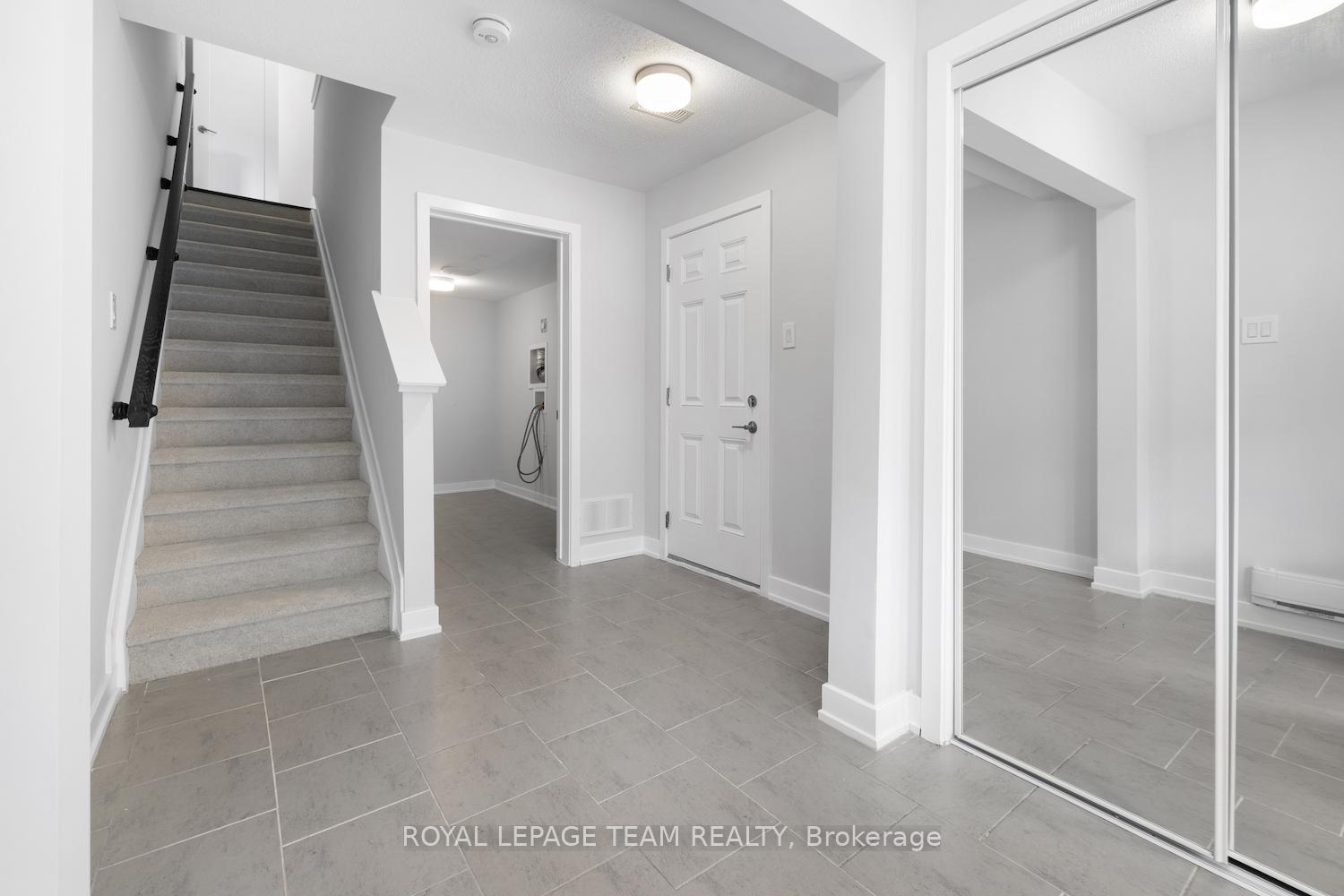 Photo 3 of 142 Anthracite Private, Ottawa, Barrhaven - Heritage Park — HOMEH