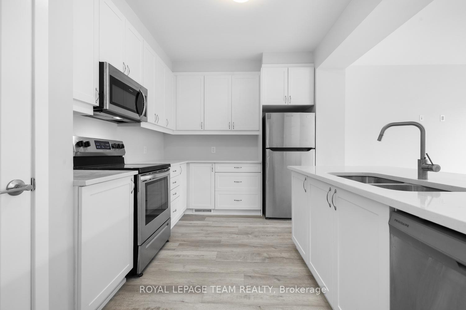 Photo 5 of 142 Anthracite Private, Ottawa, Barrhaven - Heritage Park — HOMEH