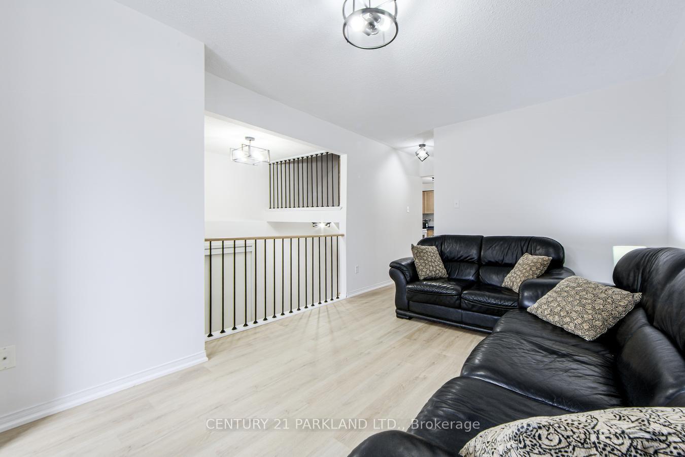 Photo 6 of 26 Kelso Crescent, Vaughan, Maple — HOMEH