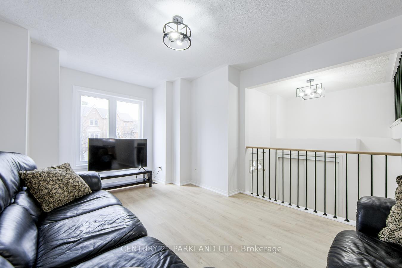 Photo 7 of 26 Kelso Crescent, Vaughan, Maple — HOMEH