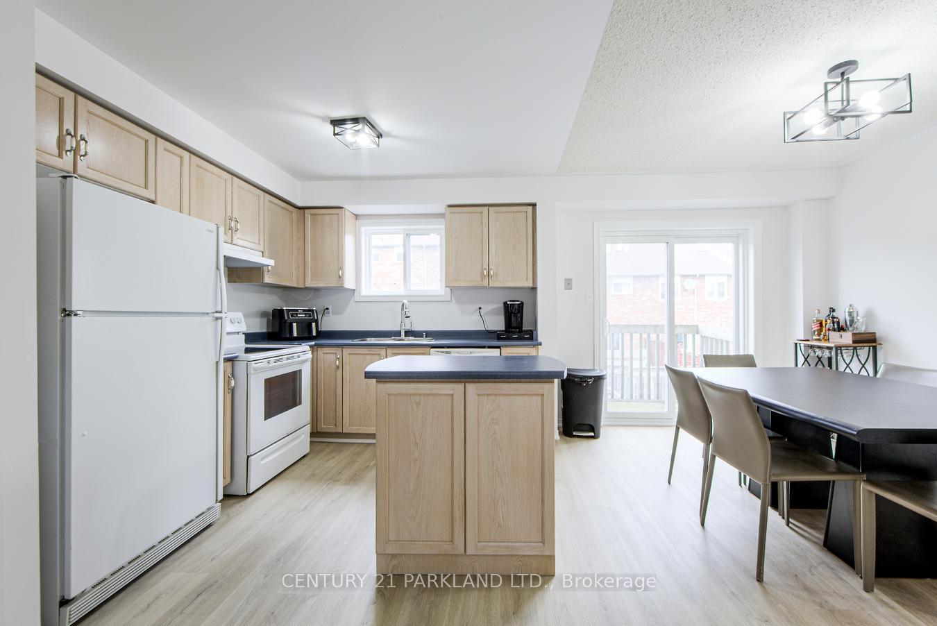 Photo 8 of 26 Kelso Crescent, Vaughan, Maple — HOMEH