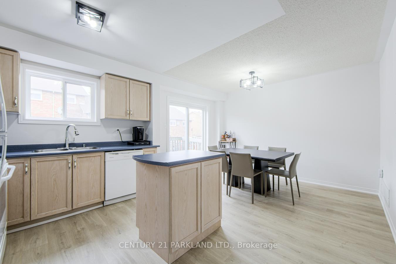 Photo 9 of 26 Kelso Crescent, Vaughan, Maple — HOMEH