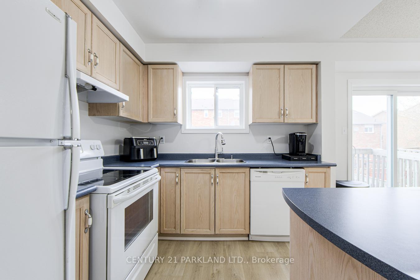 Photo 10 of 26 Kelso Crescent, Vaughan, Maple — HOMEH