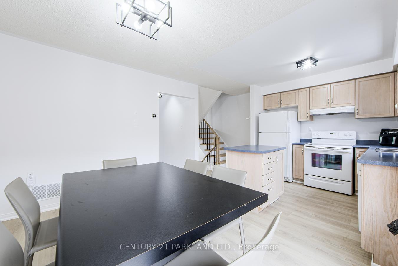 Photo 13 of 26 Kelso Crescent, Vaughan, Maple — HOMEH
