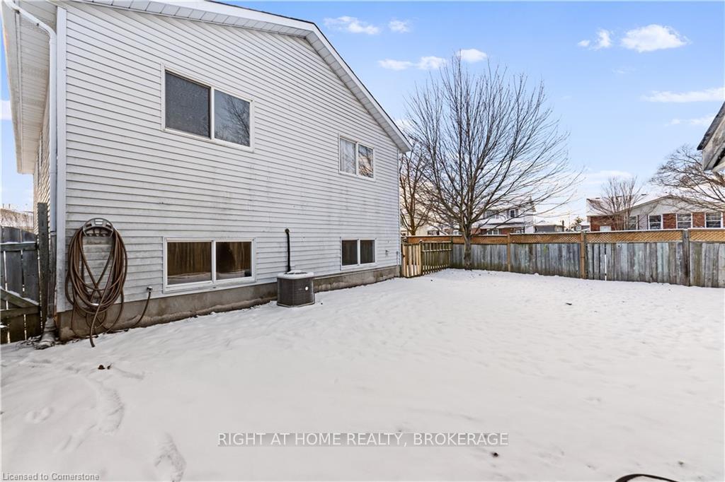 Photo 24 of Unit Lower Unit, 44 Poplar Crescent, Welland, N. Welland — HOMEH