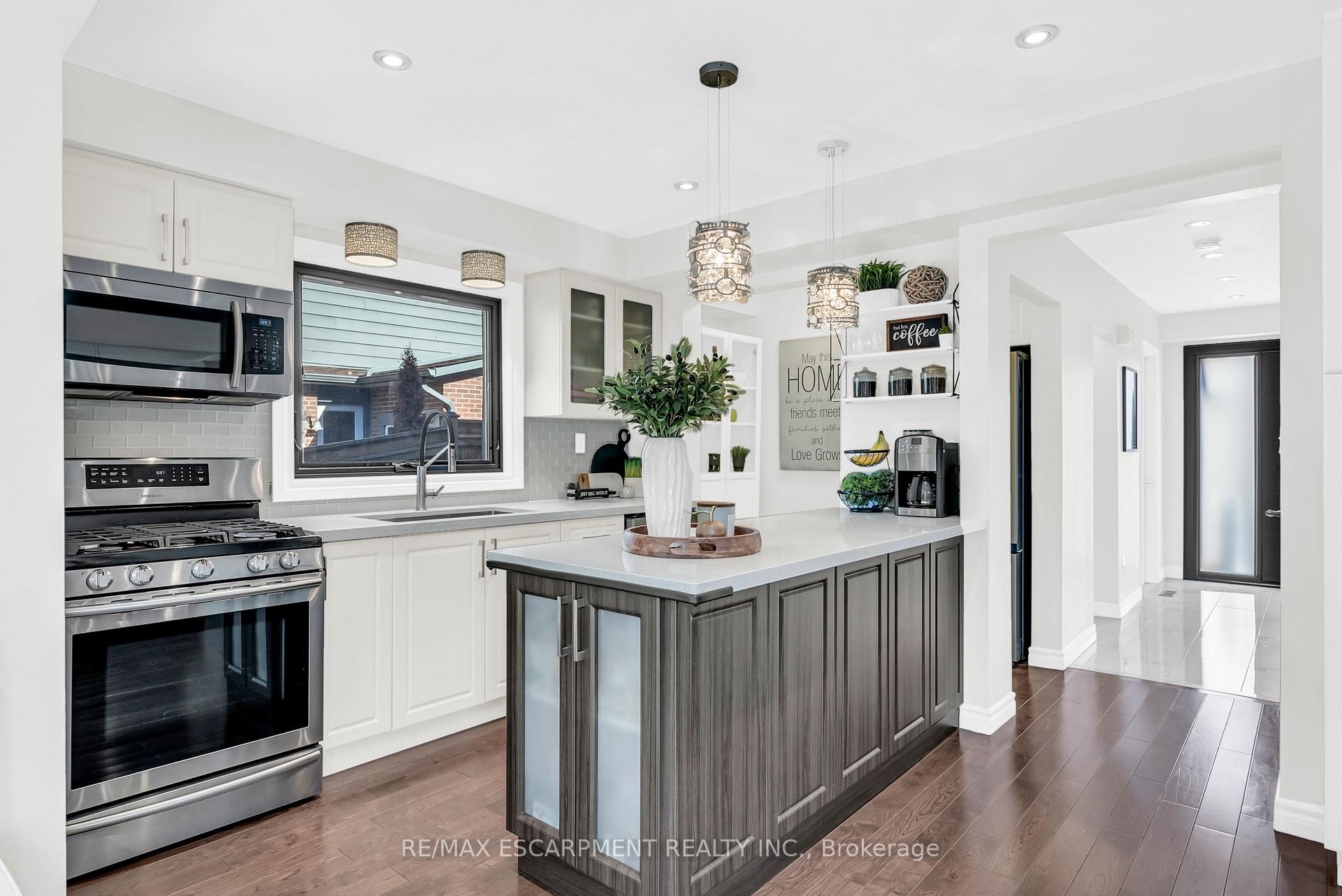 Photo 13 of 12 Chopin Court, Whitby, Lynde Creek — HOMEH