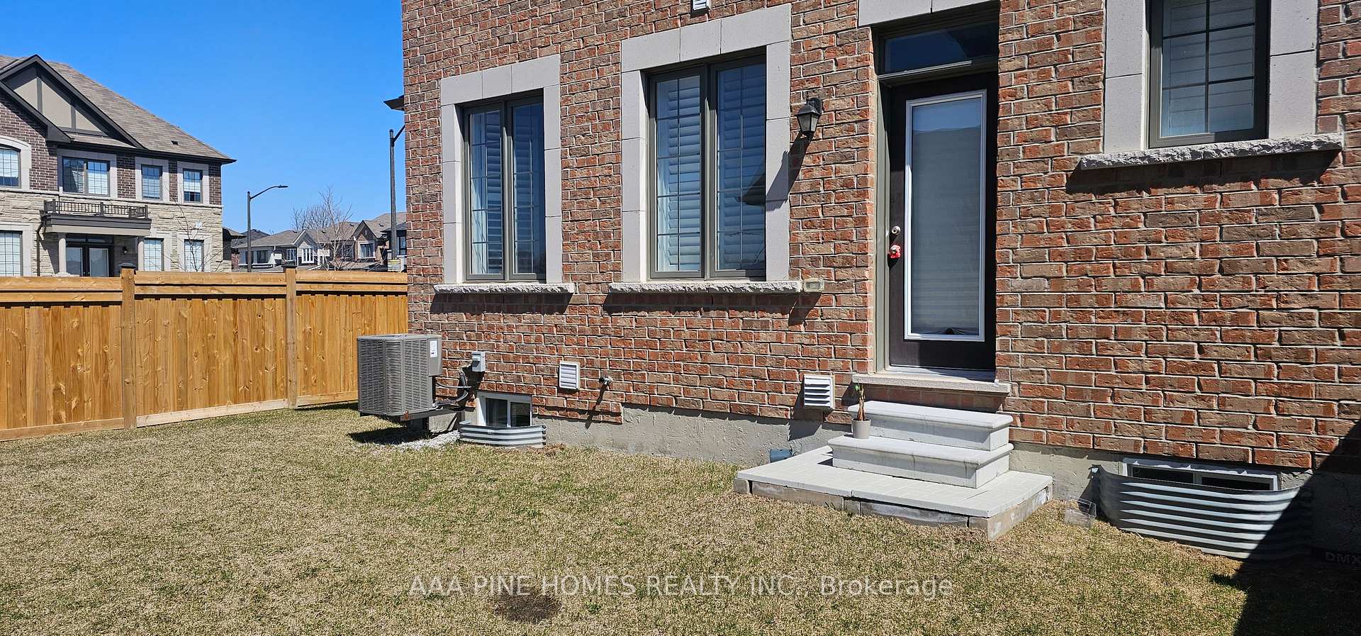 Photo 12 of 105 Barkeville Drive, Whitby, Rural Whitby — HOMEH