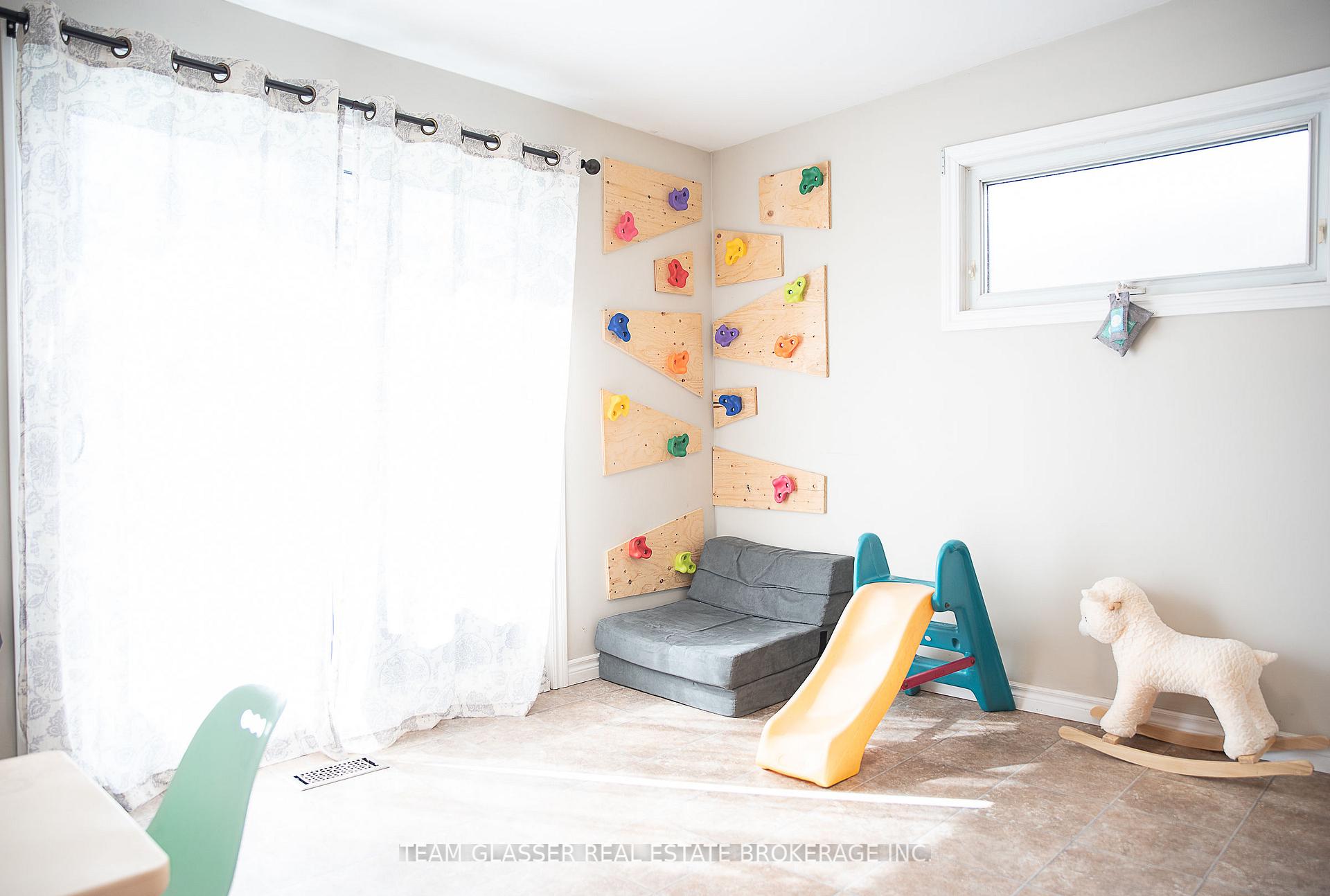 Photo 15 of 28 Parkview Heights, Aylmer — HOMEH