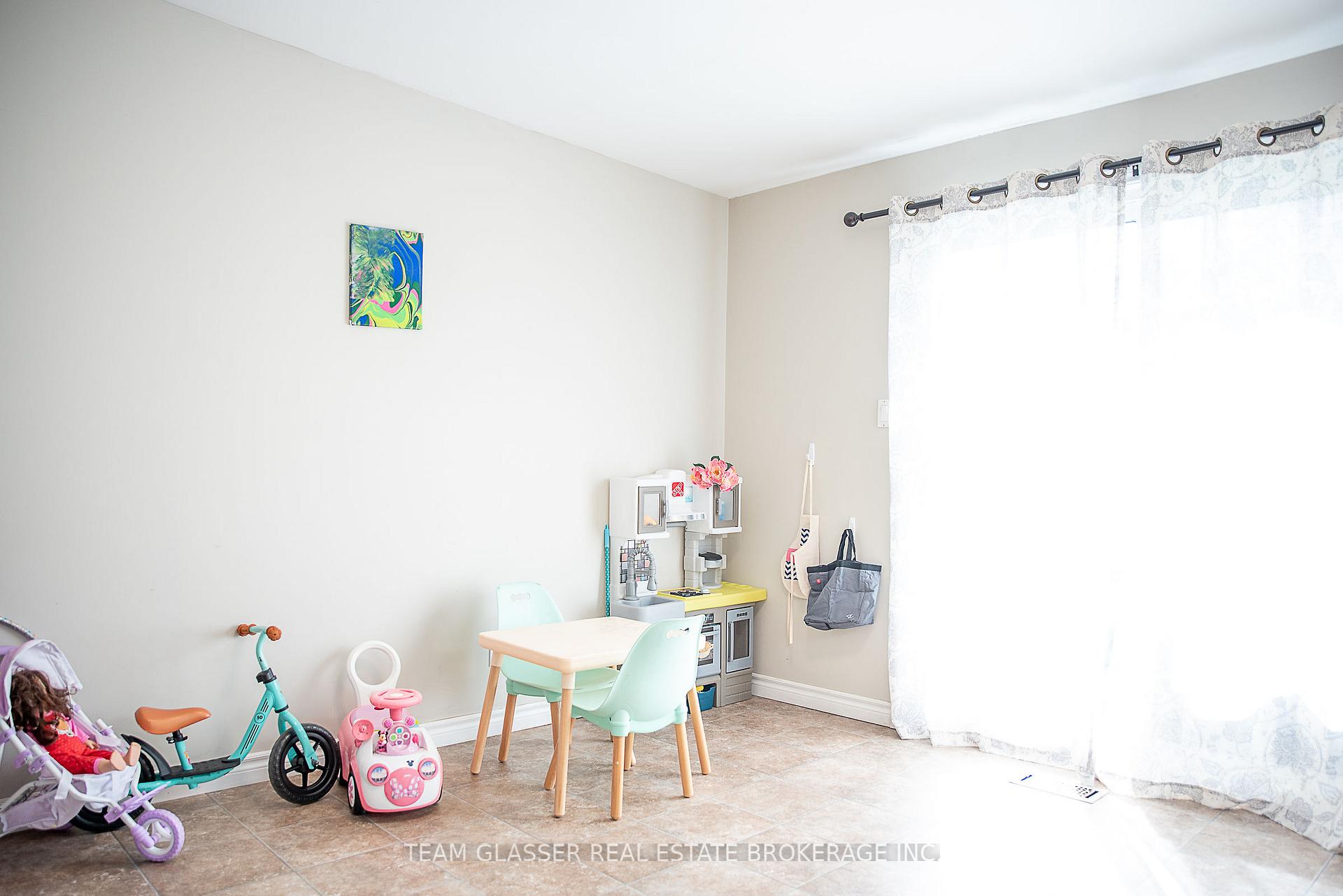 Photo 17 of 28 Parkview Heights, Aylmer — HOMEH