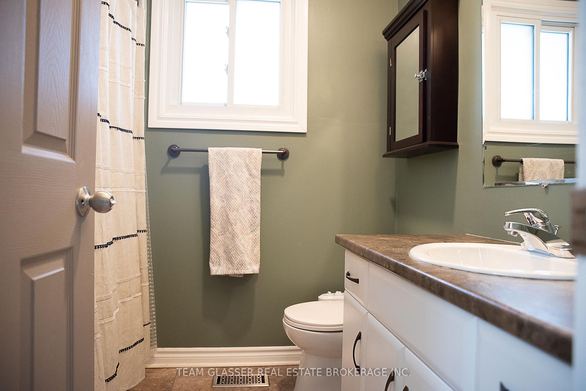 Photo 20 of 28 Parkview Heights, Aylmer — HOMEH