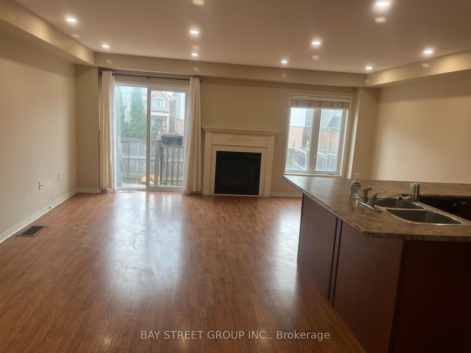 Photo 4 of Unit Upper, 96 Bettina Place, Whitby, Rolling Acres — HOMEH