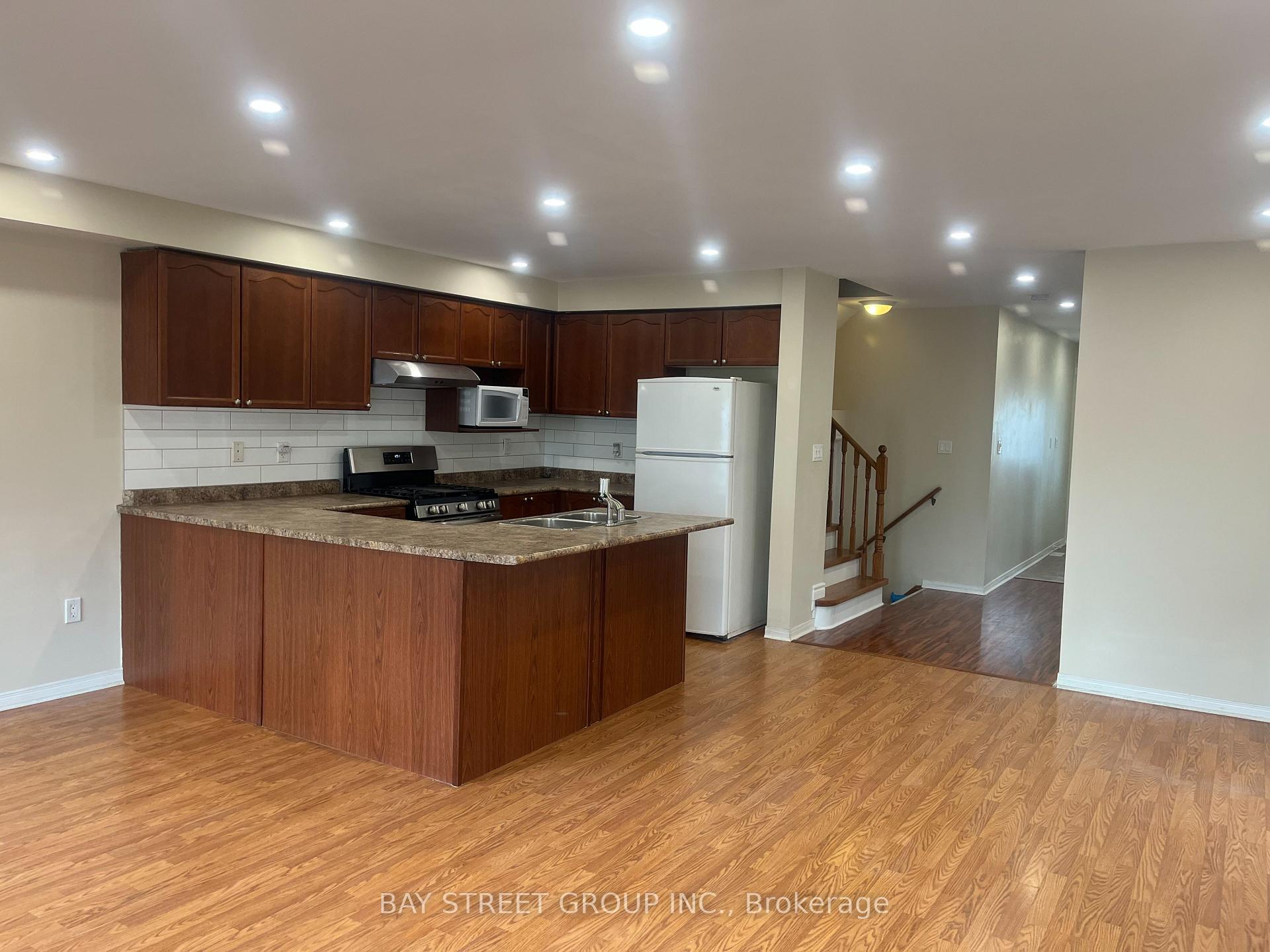 Photo 5 of Unit Upper, 96 Bettina Place, Whitby, Rolling Acres — HOMEH