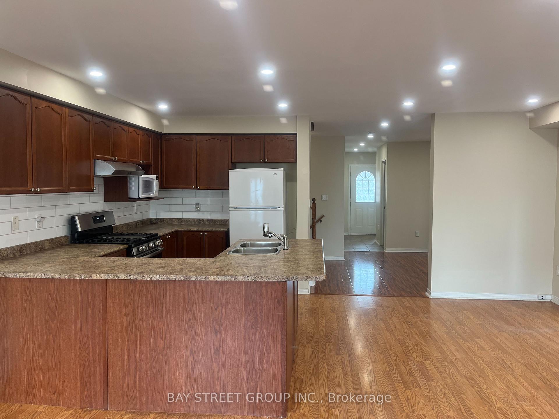 Photo 6 of Unit Upper, 96 Bettina Place, Whitby, Rolling Acres — HOMEH