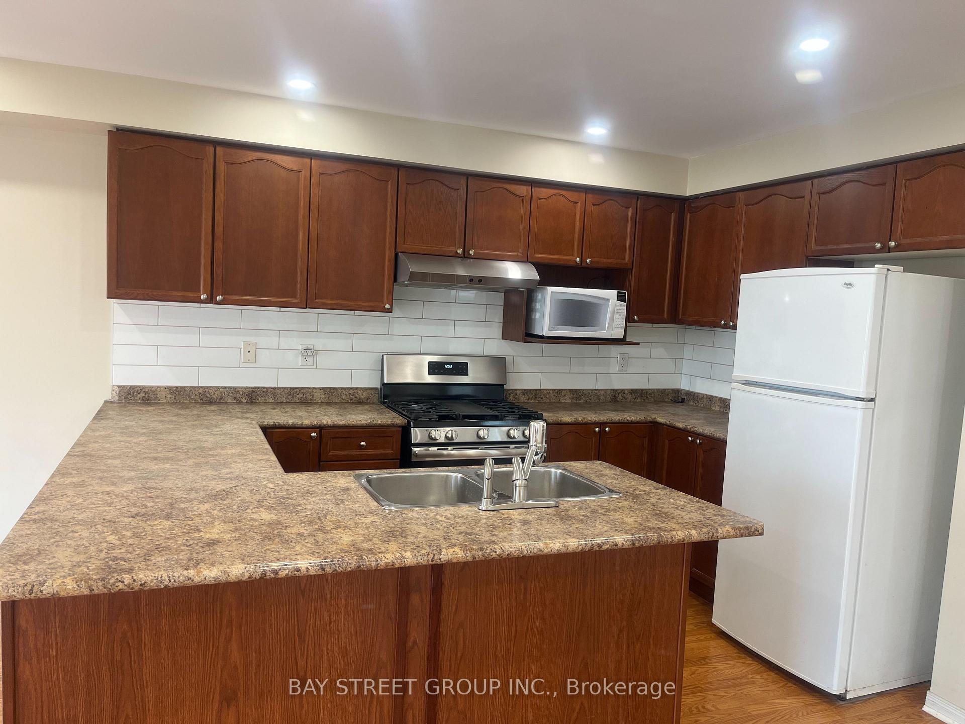 Photo 7 of Unit Upper, 96 Bettina Place, Whitby, Rolling Acres — HOMEH