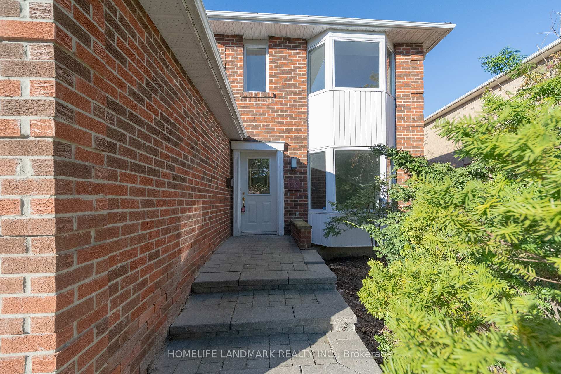 Photo 2 of 92 Huntington Park Drive, Markham, Thornlea — HOMEH