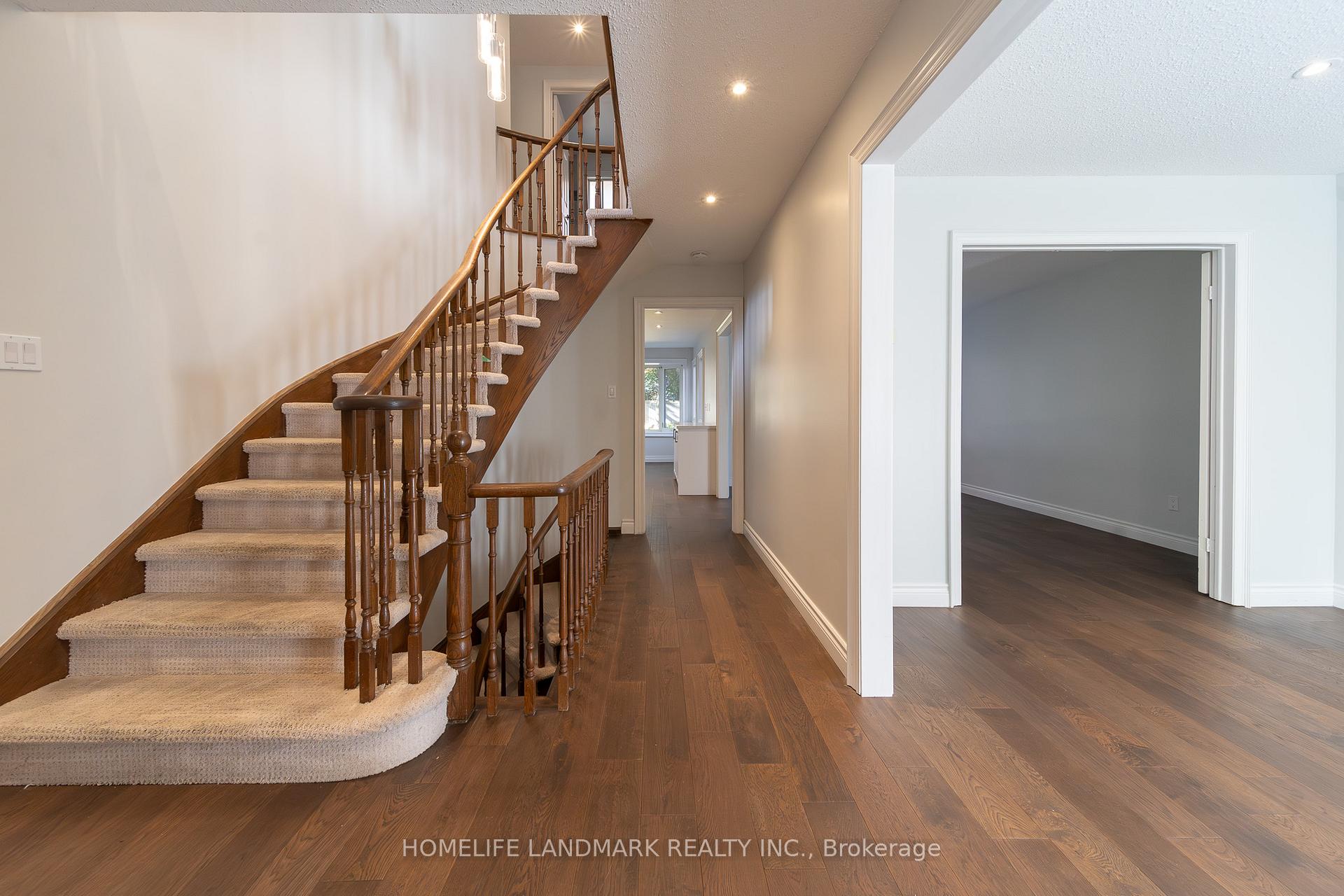 Photo 3 of 92 Huntington Park Drive, Markham, Thornlea — HOMEH