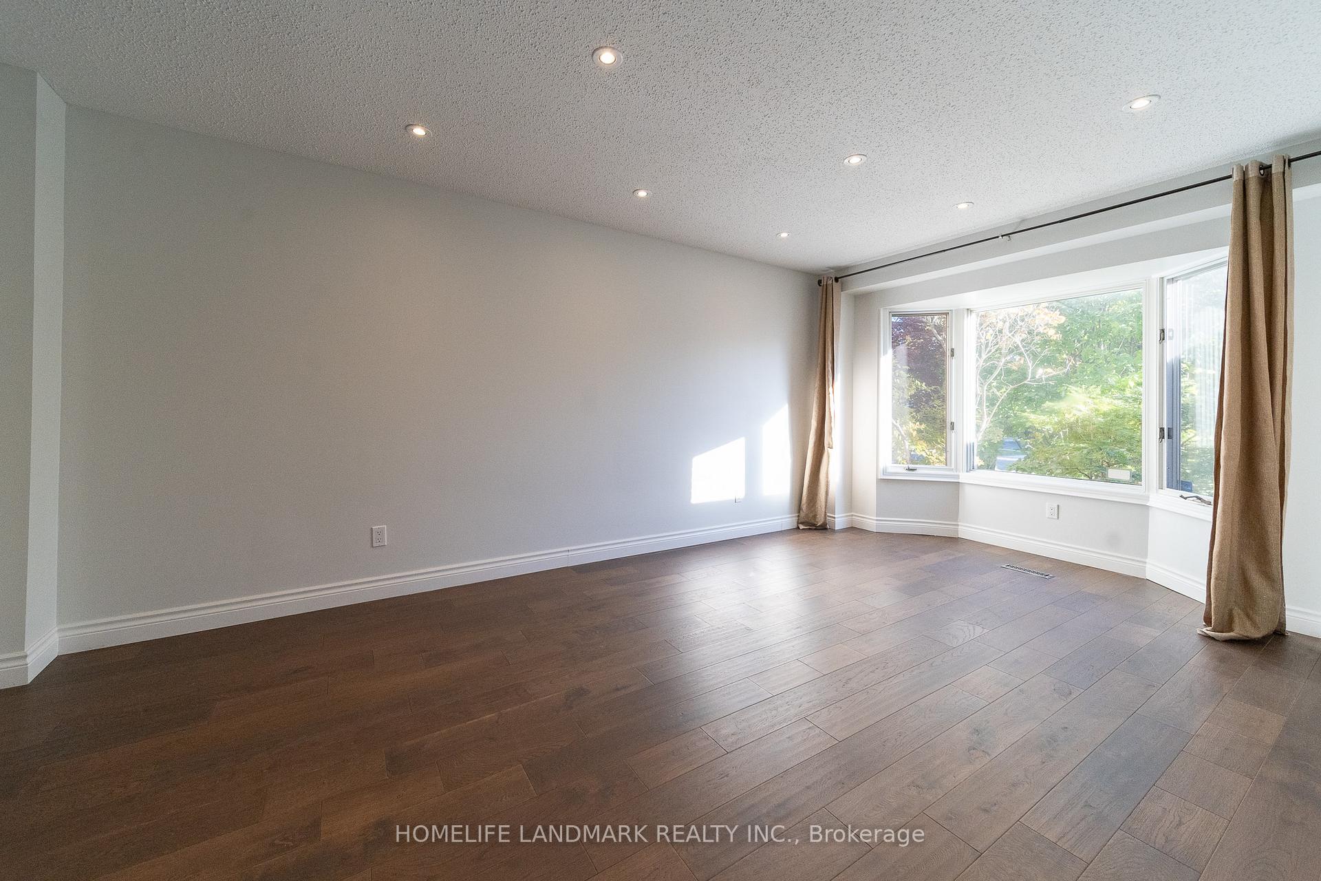 Photo 4 of 92 Huntington Park Drive, Markham, Thornlea — HOMEH