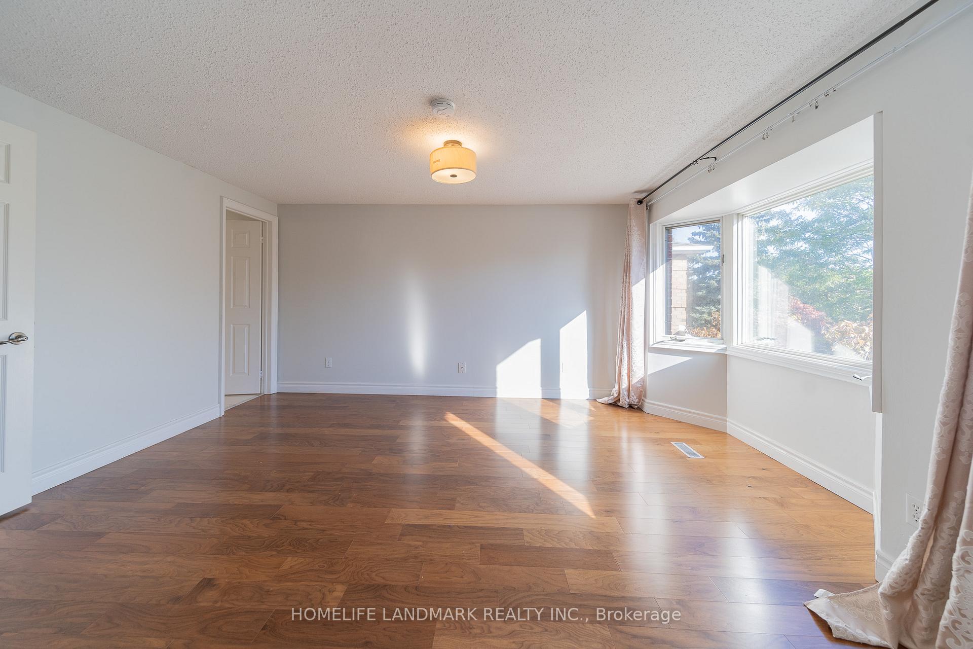 Photo 13 of 92 Huntington Park Drive, Markham, Thornlea — HOMEH