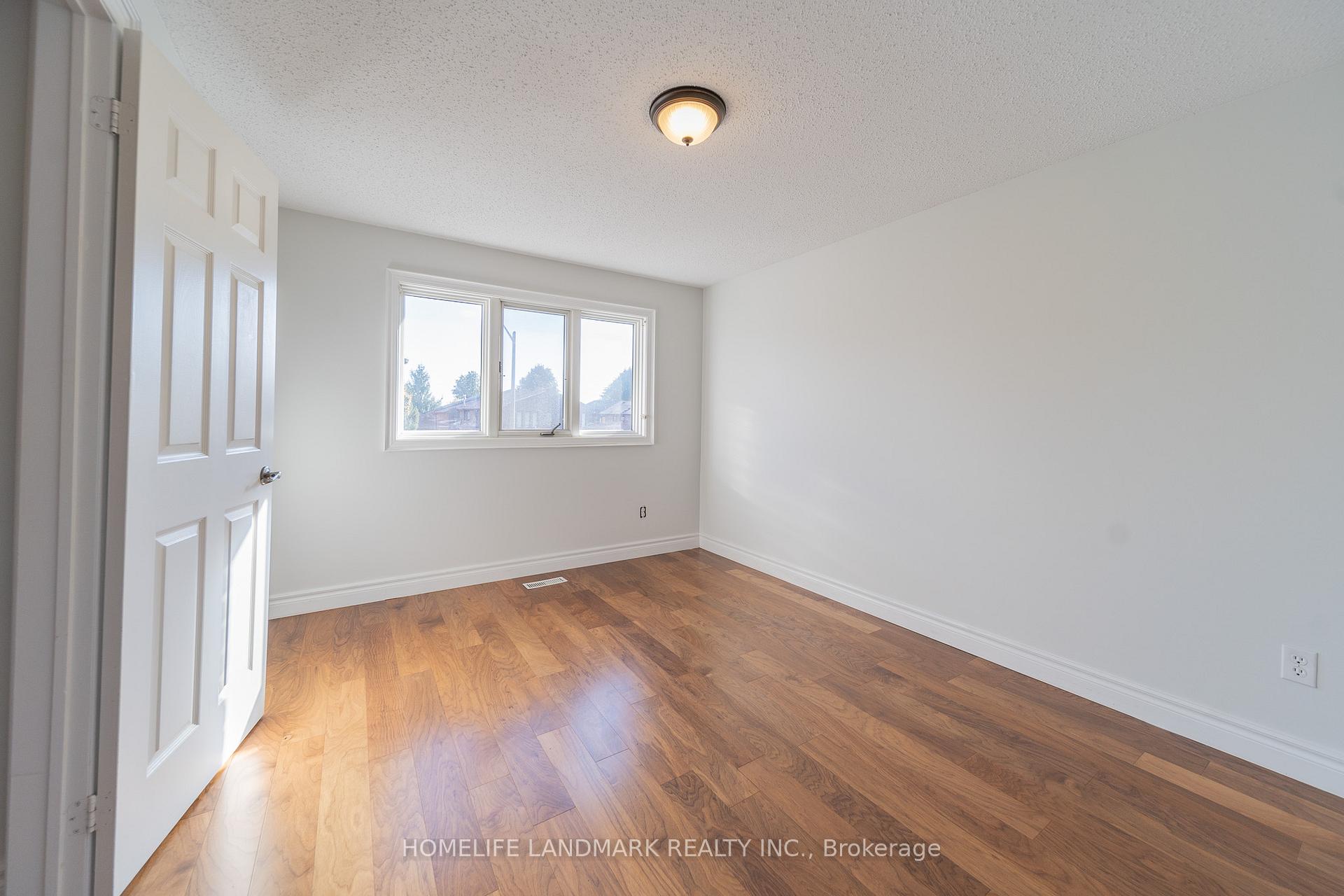 Photo 17 of 92 Huntington Park Drive, Markham, Thornlea — HOMEH