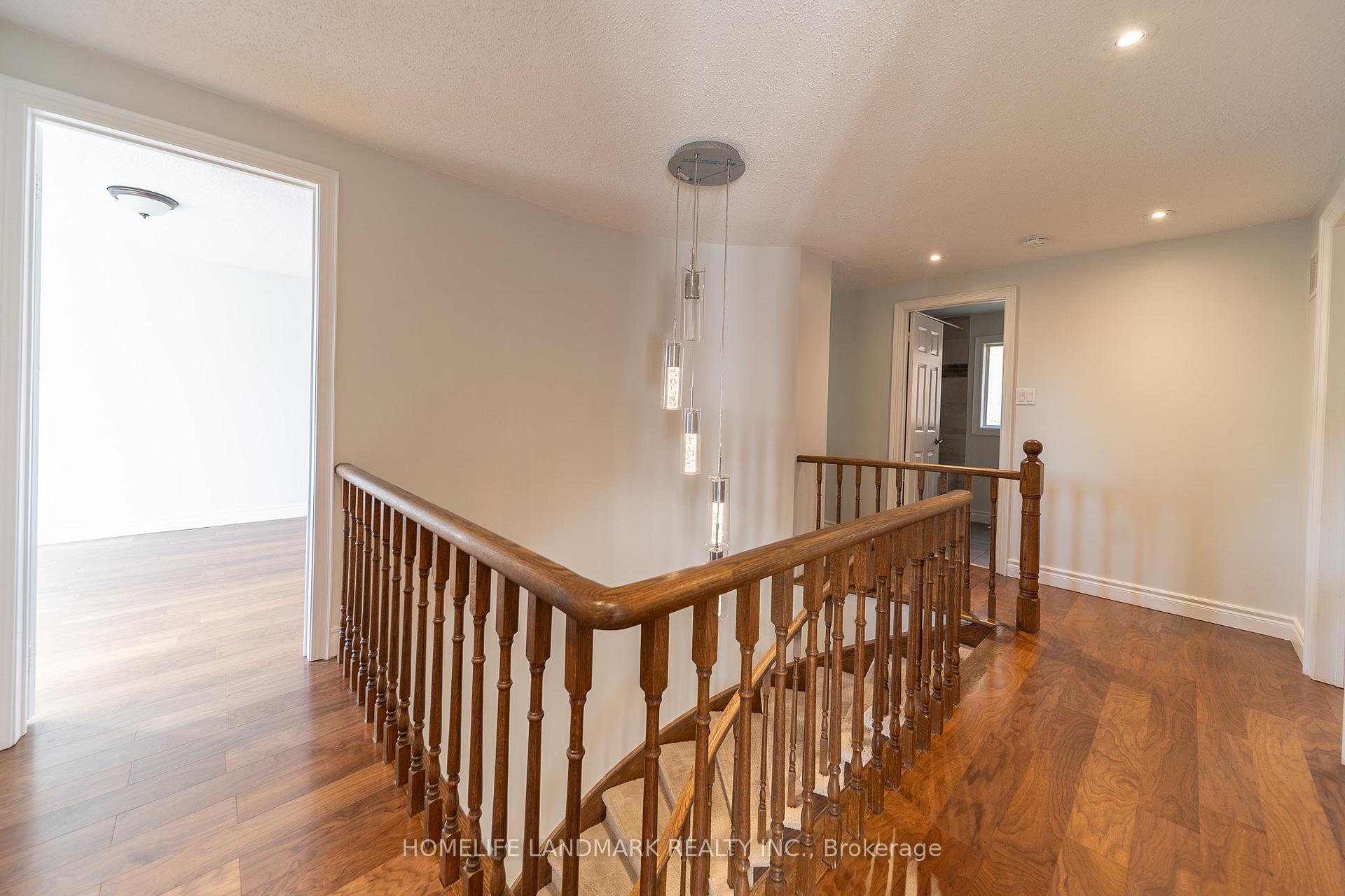 Photo 19 of 92 Huntington Park Drive, Markham, Thornlea — HOMEH
