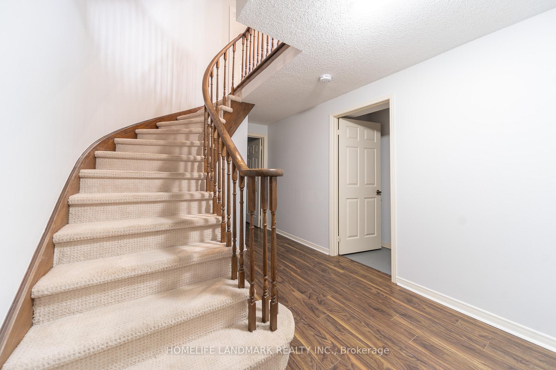 Photo 22 of 92 Huntington Park Drive, Markham, Thornlea — HOMEH