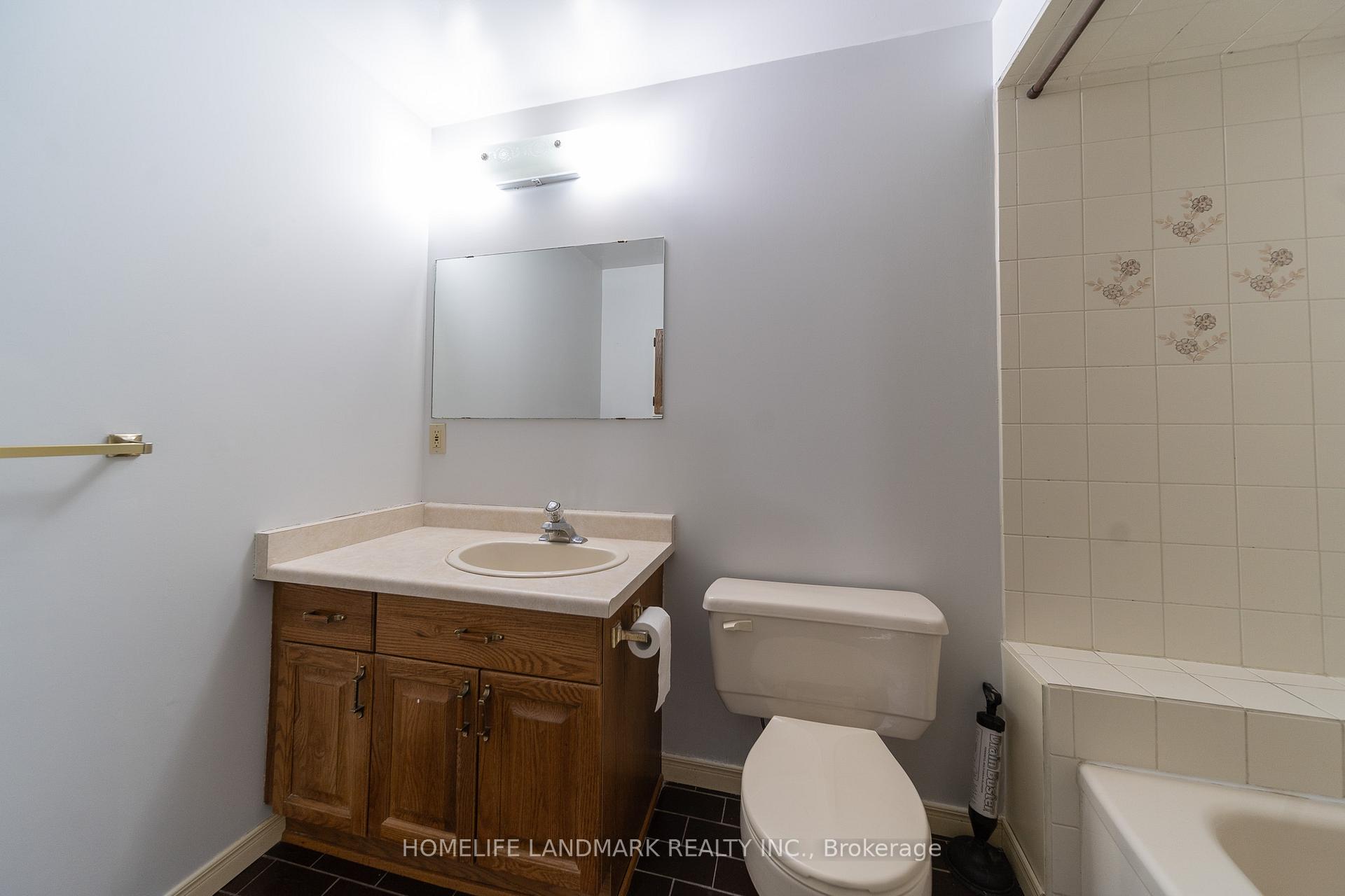 Photo 24 of 92 Huntington Park Drive, Markham, Thornlea — HOMEH