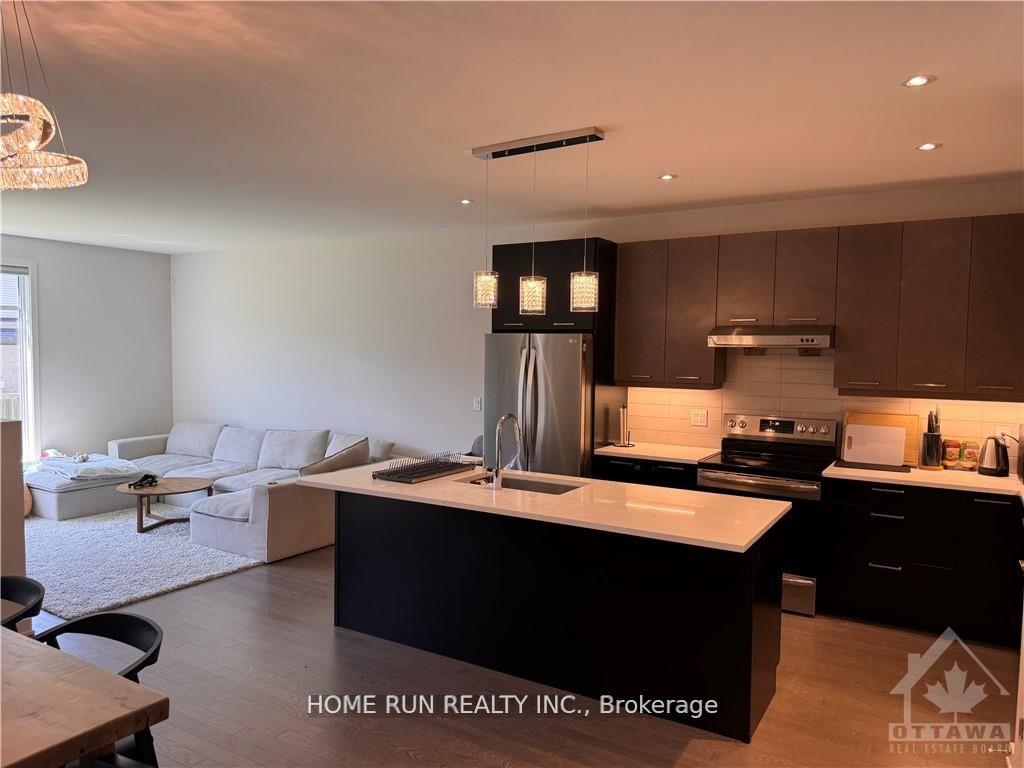 Photo 3 of 809 Brian Good Avenue, Ottawa, Riverside South/Gloucester Glen — HOMEH