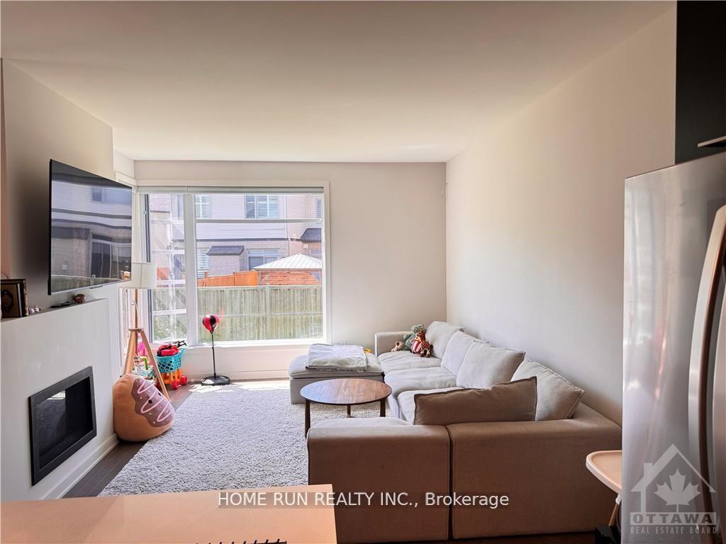 Photo 5 of 809 Brian Good Avenue, Ottawa, Riverside South/Gloucester Glen — HOMEH