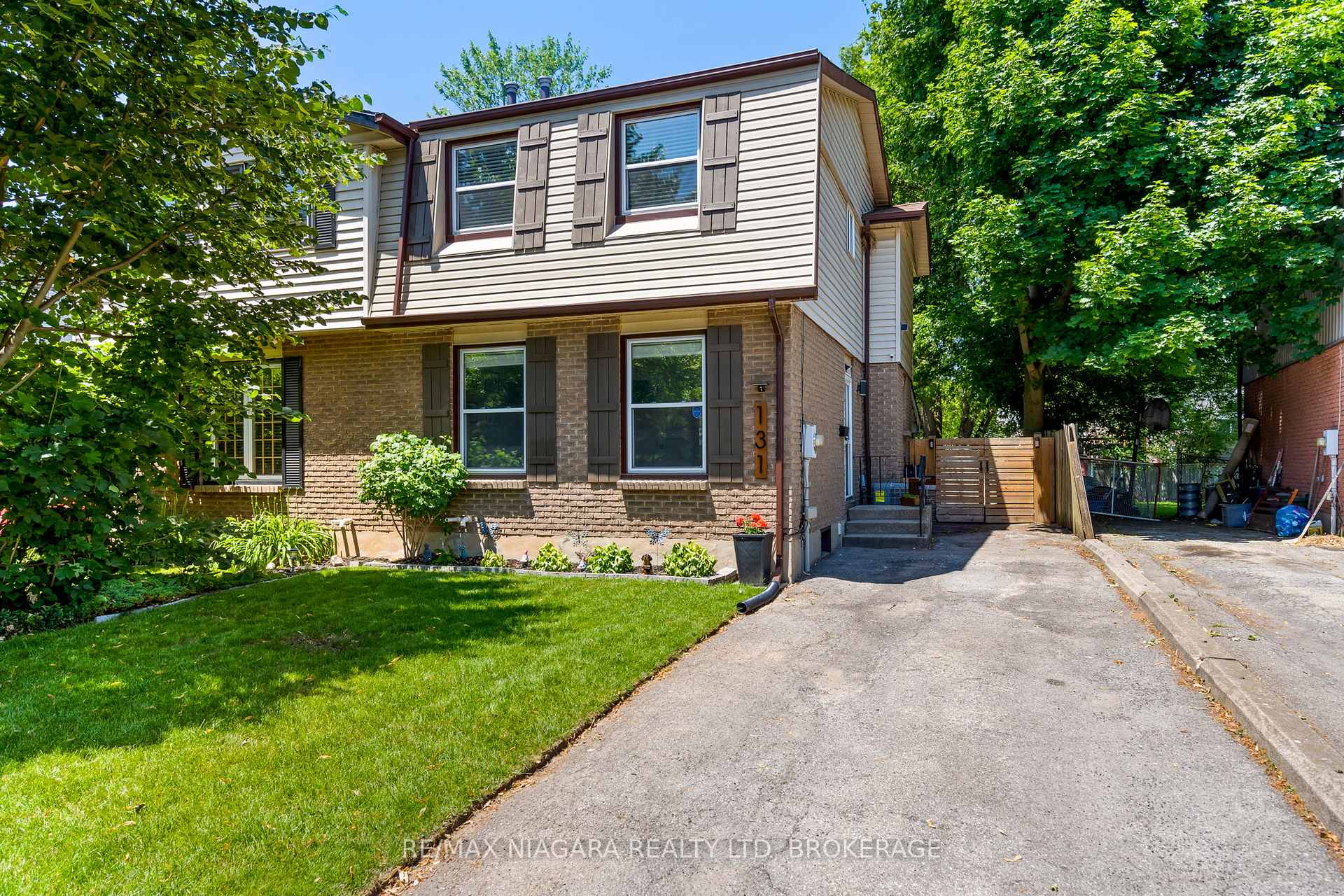Front of 131 Chapel Hill Crescent