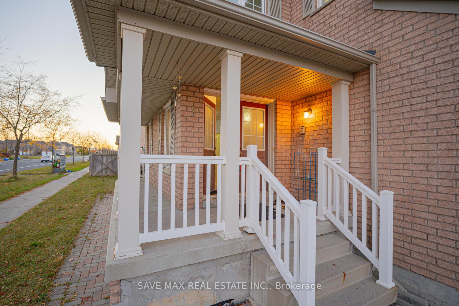 Photo 3 of 2 Lahore Crescent, Markham, Cedarwood — HOMEH