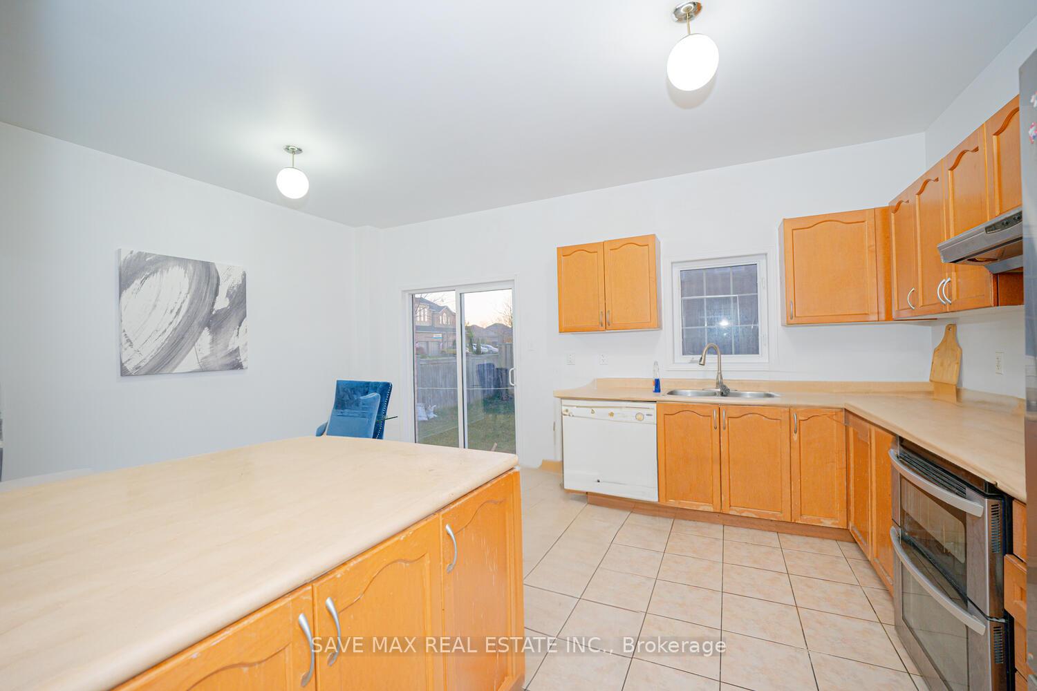 Photo 12 of 2 Lahore Crescent, Markham, Cedarwood — HOMEH