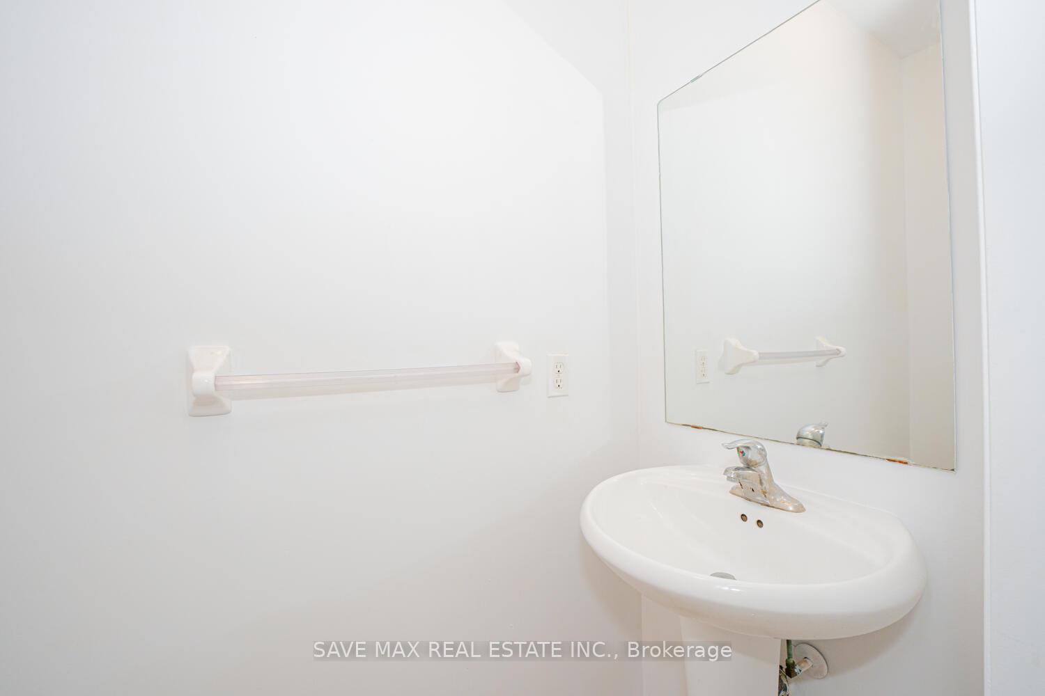 Photo 13 of 2 Lahore Crescent, Markham, Cedarwood — HOMEH