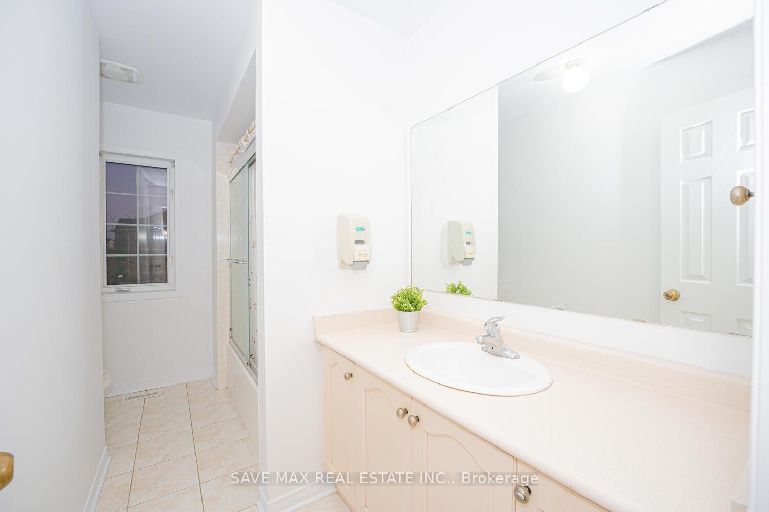 Photo 25 of 2 Lahore Crescent, Markham, Cedarwood — HOMEH