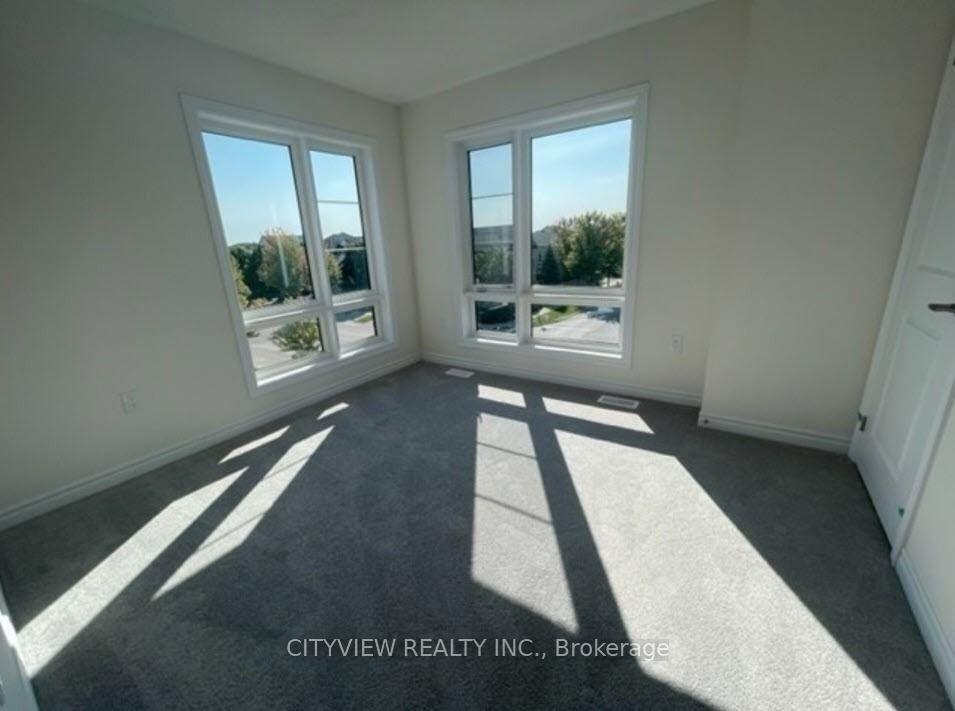 Photo 17 of 300 Carnwith Drive E, Whitby, Brooklin — HOMEH