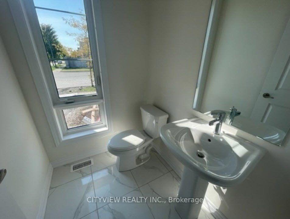 Photo 23 of 300 Carnwith Drive E, Whitby, Brooklin — HOMEH
